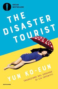 Copertina del libro The disaster tourist. Ediz. italiana